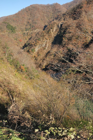 険しい渓谷
