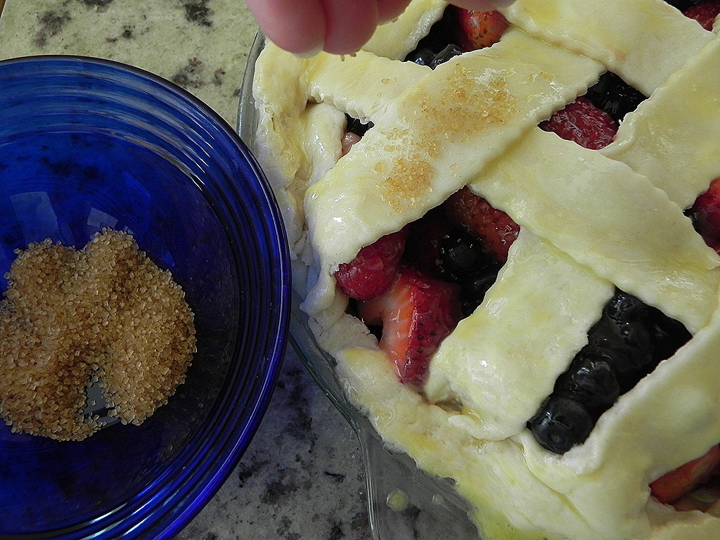 [DSCN8302.jpg&description=Pomegranate-Mixed Berry Pie')]