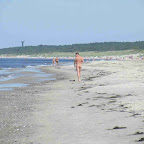 Zaraz przed Mrzeżynem plaża naturyst&oacute;w.