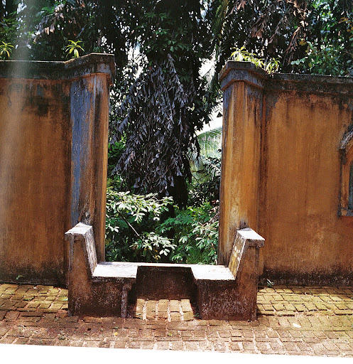 Formed wall garden in Sri Lanka.
(