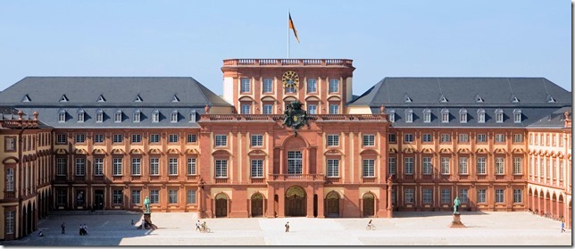 Universitaet_Mannheim_Schloss_Ehrenhof Universitaet_Mannheim_Schloss_Ehrenhof
