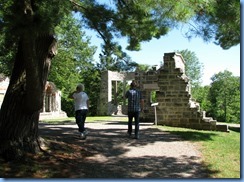 6820 Quebec - Gatineau Park - Mackenzie King Estate - Anne & Jim at the Abbey Ruins