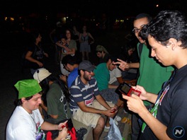 Amigos curtindo uma jogatina de 3DS e batendo aquele papo SAM_0811