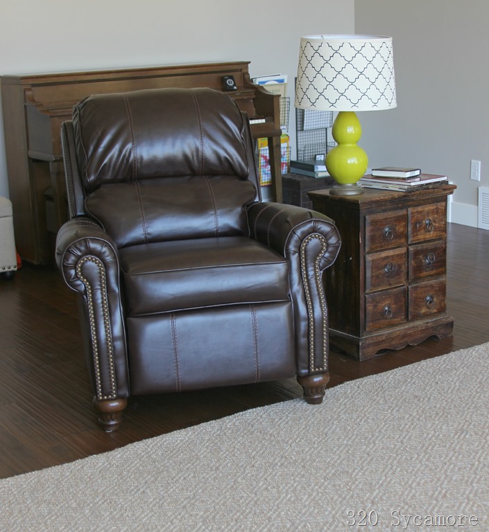 [leather%2520recliner%2520with%2520lamp%255B3%255D.jpg]