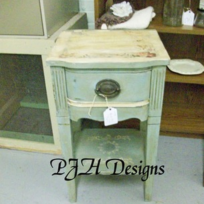 Duck Egg Blue Side Table & A New Wiki Antiquing Site