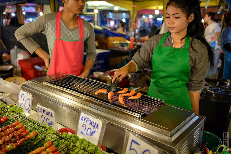 2557_Thailand_Pattaya_Jomtien_Night_market_at_beach-51