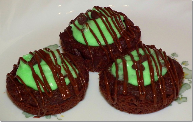 Mint Chocolate Chip Chocolate Cookie Cups