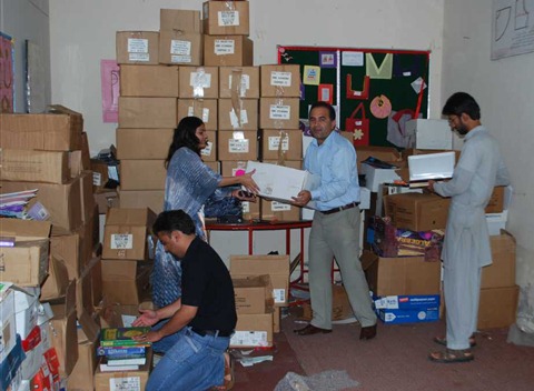 Sorting the books donated by Rotary Books for the World (5) Sorting the books donated by Rotary Books for the World (5)