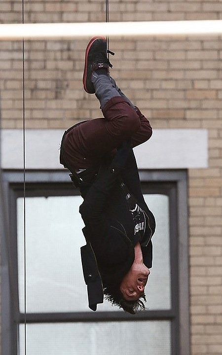 The Amazing Spider-Man 2 Set Photos with Andrew Garfield in Costume 06