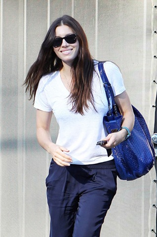 [jessica_biel_borsa_tods%255B6%255D.jpg]
