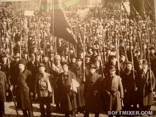 [First_Red_Guards_in_Petrograd%252C_fall_1917_cropped%255B10%255D.jpg]