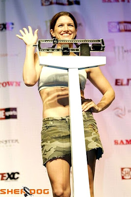 female-thai-boxer