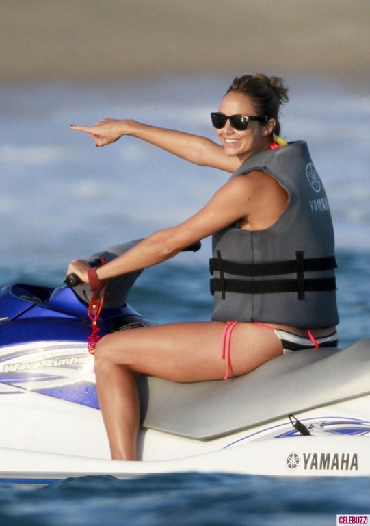 [Stacy-Keibler-hits-the-beach-and-rides-a-jet-ski-in-Mexico-721x1024%255B2%255D.jpg]