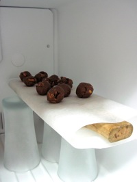 Pilae socolateae sine involucro theobromatis.