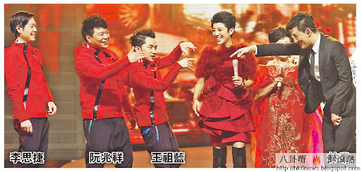 林峯與一眾藝人握手，「福祿壽」卻無份，曾指金曲金獎「夾硬嚟」的李思捷更站得遠遠。