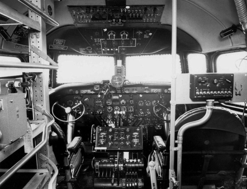 [DC---4-cockpit40.jpg]
