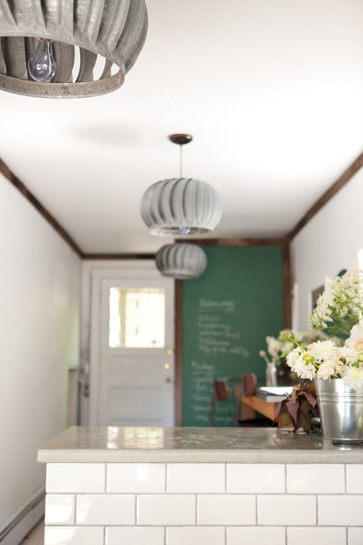 [honey-of-a-thousand-flowers-untitled.jpg]