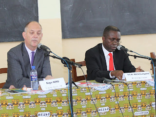 De gauche à droite, Roger Nord directeur adjoint de FMI et Matata Mponyo, ministre des finances de la RDC à Kinshasa. Radio Okapi/ Ph. John Bompengo