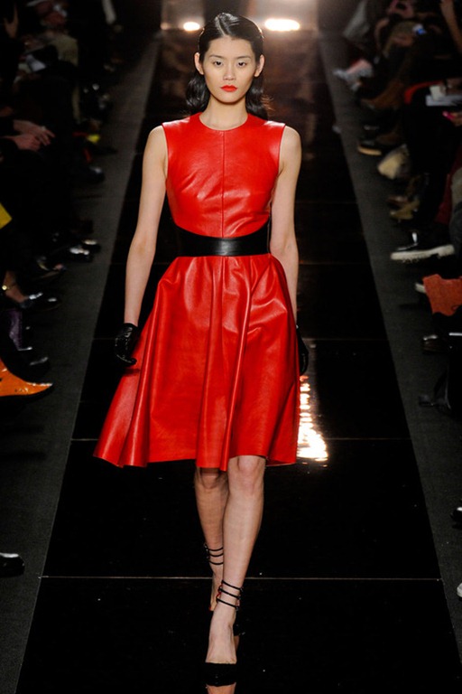 [MONIQUE-LHUILLIER-FALL-2012-RTW-PODIUM-005_runway%255B4%255D.jpg]