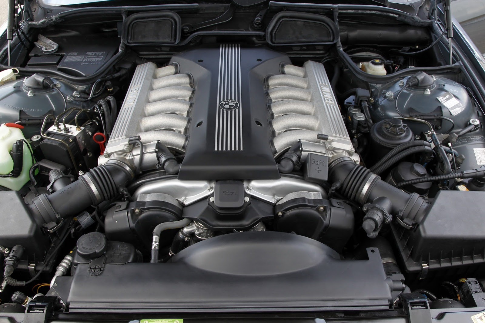 [BMW-V12-7-Series-18%255B2%255D.jpg]