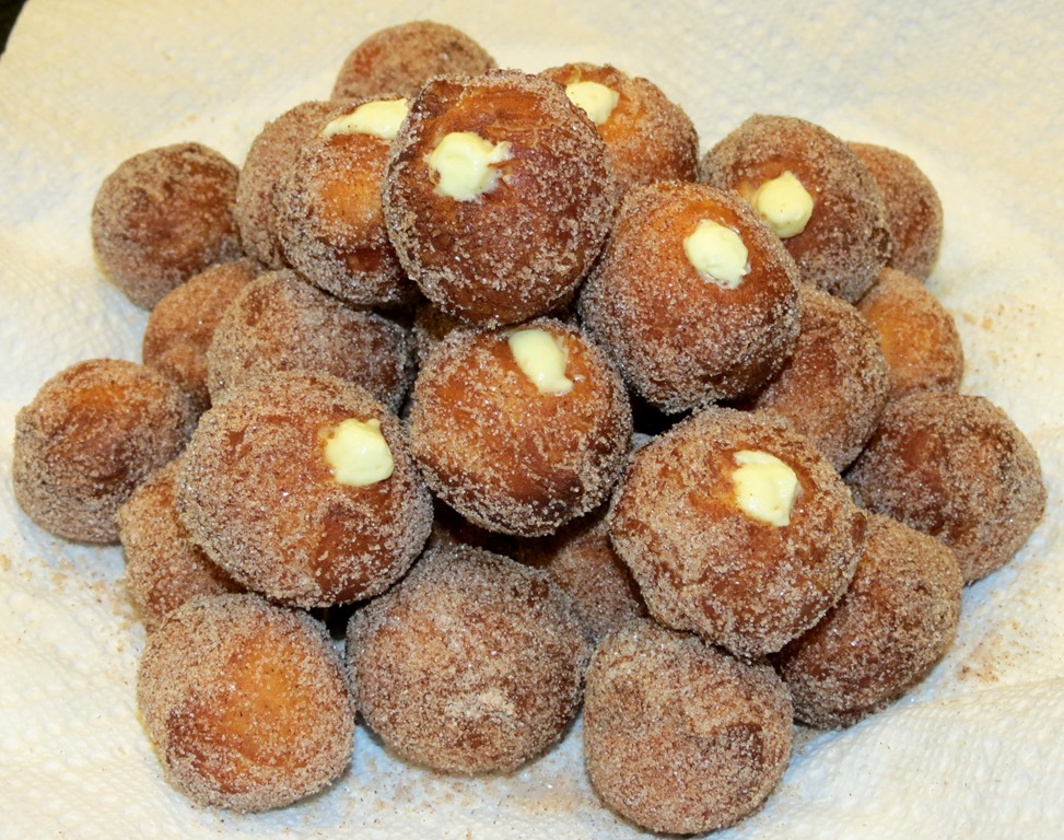 [Snickerdoodle-Poppers-at-Baking-and-%255B1%255D.jpg]