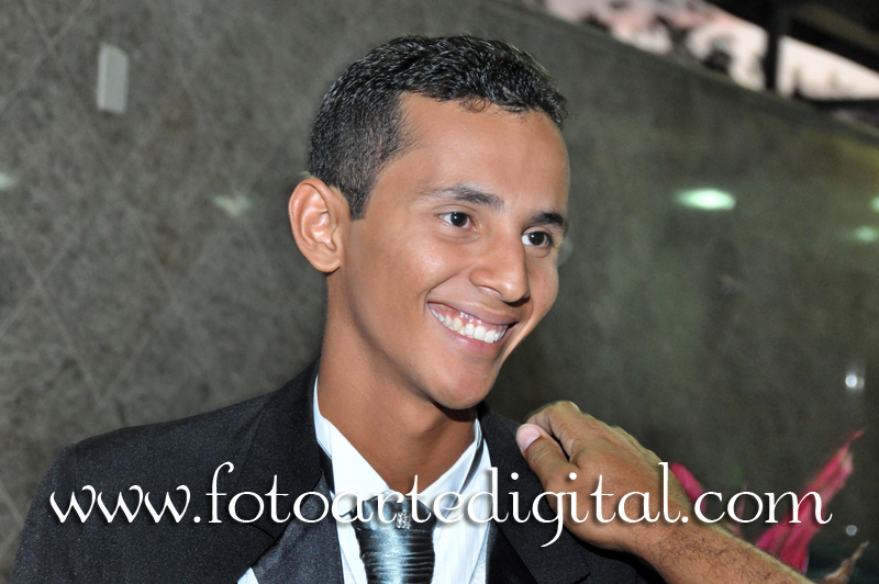 Fotos de Raysa e Tharsis. Foto numero 0013 do estudio Foto Arte Digital, de Itaborai, RJ, que faz fotografia de casamentos (fotos de casamento), fotos de aniversario (fotografia de aniversario), fotos de 15 anos, fotos de criancas (fotografia infantil), fotos de eventos sociais, videos de casamento, videos de 15 anos, videos de making-of, videos de aniversario, video infantil (video de criancas) e videos de eventos sociais. Fotojornalismo e videojornalismo em Itaborai, RJ. Pôster Assinaturas painel fotográfico albuns Diagramados casamento arte digital itaboraí vídeo Telão panorâmico fotografia