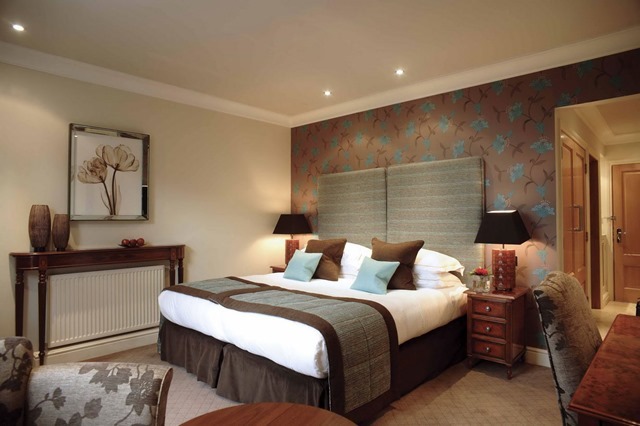cozy-bedroom-hotel-room-design