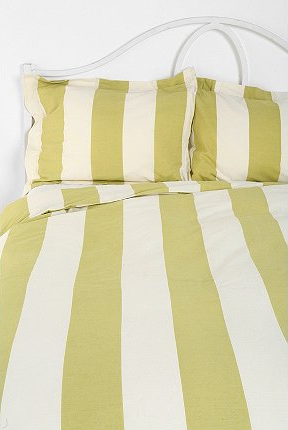 I love stripes in fun colors.
(urbanoutfitters.com) I love stripes in fun colors.
(urbanoutfitters.com)