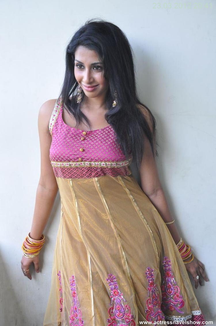 [Actress-Gayathri-Hot-Spicy-Gallery-%2520%252813%2529%255B3%255D.jpg]