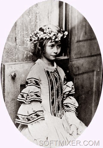 [Alice_Liddell_flowers20.jpg]