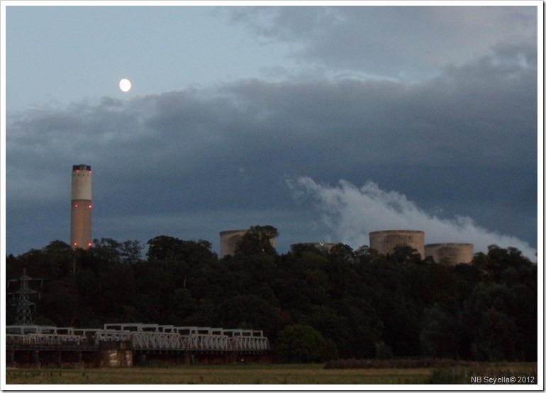 SAM_2569 Moonrise over Ratcliffe Power Stn SAM_2569 Moonrise over Ratcliffe Power Stn