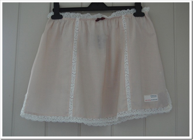 OM UNDERSKIRT1