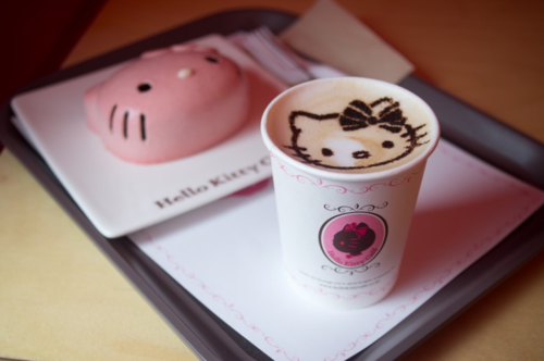 [Hello-Kitty-Cake-And-Coffee-At-Hello-Kitty-Restaurant-In-Tokyo_large%255B6%255D.png]