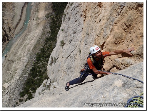 Via CADE 550m 6c (V  A0 Oblig) (Pared de Aragon, Mont-Rebei) (Victor) 0032