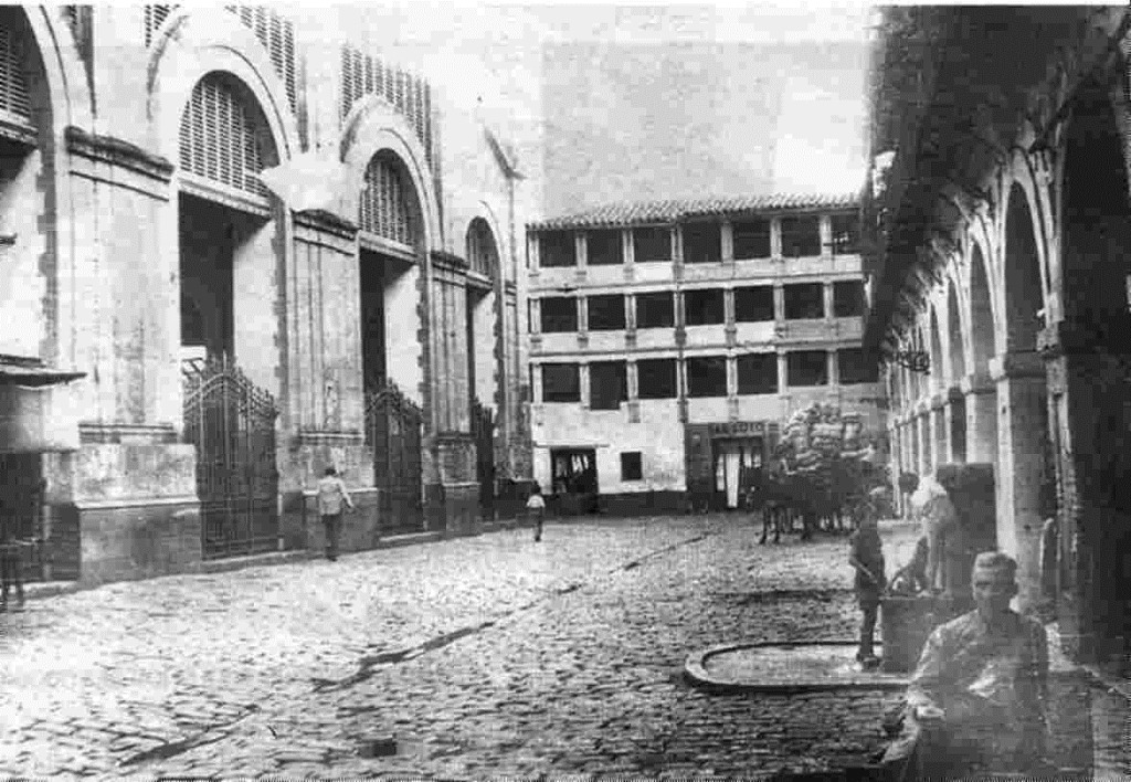 [Mercado-Corredera-19514.jpg]
