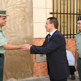 Saludo del Alcalde a acompañantes del Comandante.