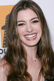 Anne Hathaway ‘Disturbed’ To Have Hair Hacked Off!
