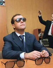 medvedev-i-ochki