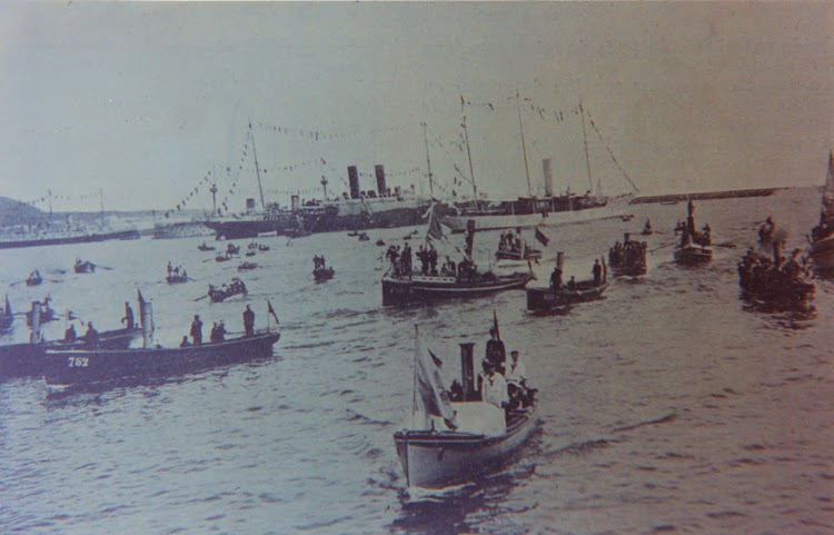 Visita del rey Alfonso XIII a Canarias en el año 1906. Al fonso se aprecian el GIRALDA y el ALFONSO XII. Archivo FEDAC.jpg
