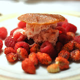 Fraises des bois et framboises.