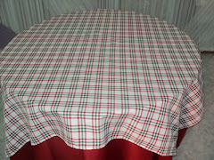 Sobre Toalha Panama Xadrez, Linha: Napoli Fotos do evento Linha Hotel Restaurante. Foto numero 4 da empresa de toalhas e tecidos Tropical Toalhas, que vende tecidos, toalhas, capas de cadeira e guardanapos para festas e eventos; toalha redonda longa, sobretoalhas (sobre-toalhas), toalhas especiais, sobrecapas (sobre-capas), caminho de mesa, capas de almofadas e aventais, nos tecidos cetim podange, gorgurao, shantung (xantungue), voil liso, voile bordado, voal estampado, jacard (jacquard), panama gold, e em estilos matelasse, fanstasminha, princesinha, fraque, em diversos formatos e tamanhos. tecidos para decoração rio de janeiro rj venda festa eventos toalha redonda tecido loja capa cadeira caminho mesa almofada capas cadeiras lojas decoraçao aniversário decorar sitio foto casamento salão guardanapos restaurante