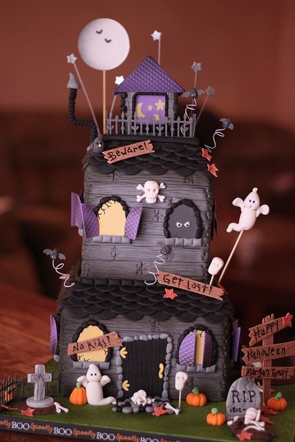 [haunted-house-cake%255B5%255D.jpg]