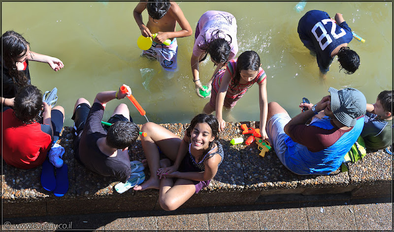 il/Настоящее мочилово в центре Тель Авива (20110701 ta water war 078 6870)