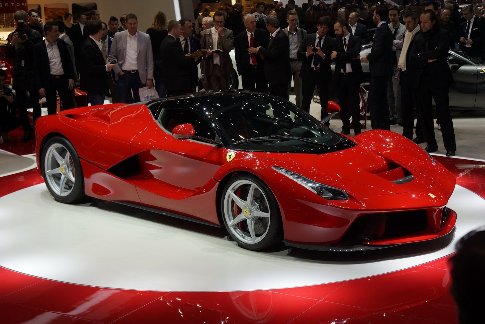 [Ferrari-LaFerrari-Ferrari-2%255B5%255D.jpg]