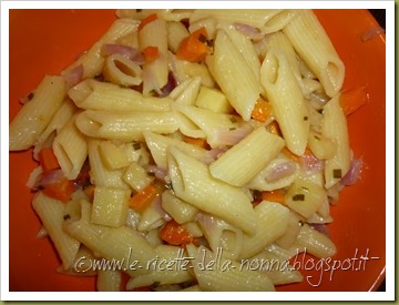 Penne con patate, carote, cipolla, erba cipollina e peperoncino fresco (9)