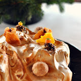 Pré-desserts : bouchée à la crème damande, croustillant à la mangue, crèpe dentelle au praliné... et un dernier dont jai oublié la composition. Bien faits, mais rien de renversant.