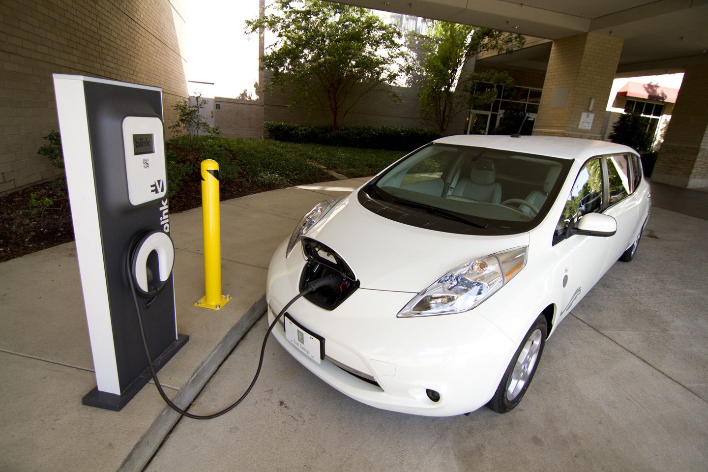 [Nissan-Leaf-4%255B3%255D.jpg]