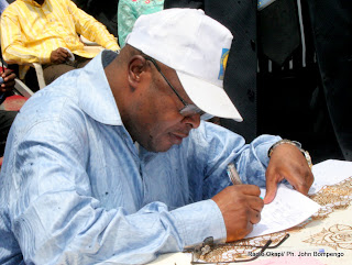 Candidat à la députation nationale, Banza Mukalay, le président du conseil d’administration de l’Institut national de sécurité sociale (INSS) doit confier son mandat à son adjoint.