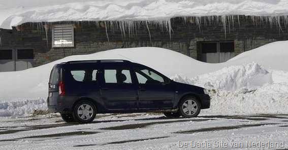 [Dacia%2520in%2520de%2520sneeuw%252001%255B8%255D.jpg]
