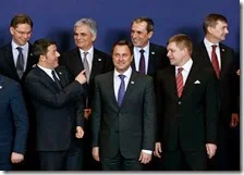 Matteo Renzi scherza con gli europei